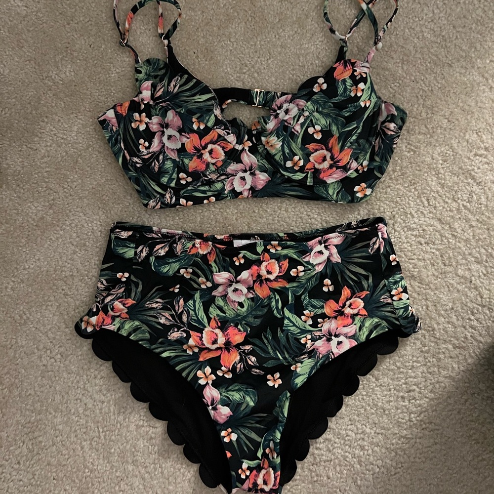 Vanilla Beach Two Piece Underwire Floral Scalloped Bottom Swimsuit